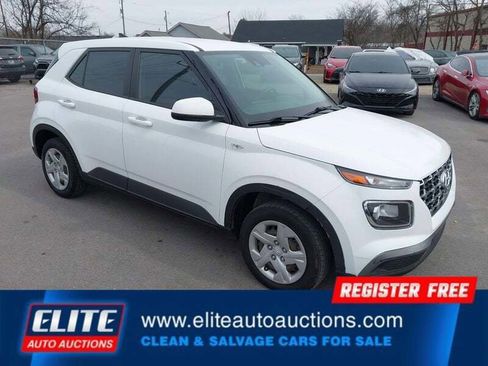 Used 2020 Hyundai Venue SE image 2