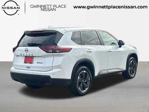 Used 2024 Nissan Rogue SV image 5