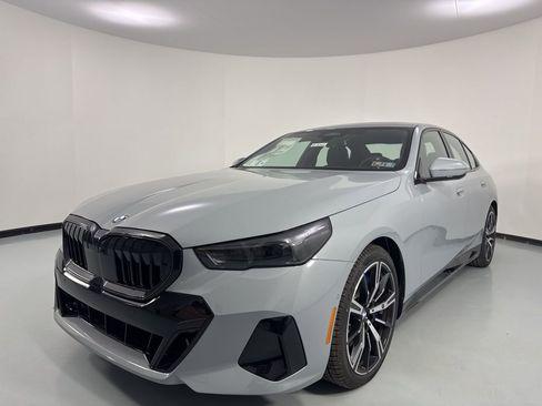 New 2026 BMW 540i xDrive w/ M Sport Package image 3