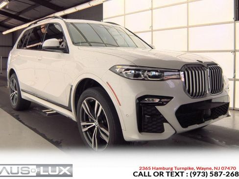 Used 2022 BMW X7 xDrive40i w/ M Sport Package AWD/4WD image 1