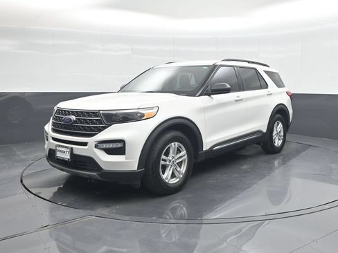 Certified 2023 Ford Explorer XLT w/ Equipment Group 202A RWD image 1
