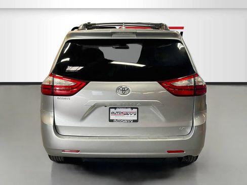 Used 2019 Toyota Sienna LE FWD image 6
