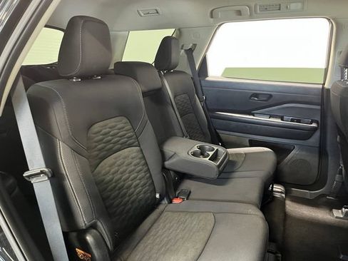 Used 2024 Nissan Pathfinder SV FWD image 14