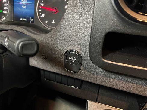 Used 2025 Mercedes-Benz Sprinter 2500 image 28