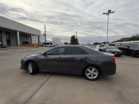 Used 2014 Toyota Camry SE image 8