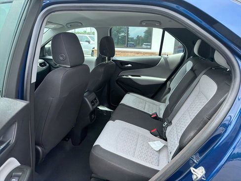 Used 2022 Chevrolet Equinox LS AWD/4WD image 4