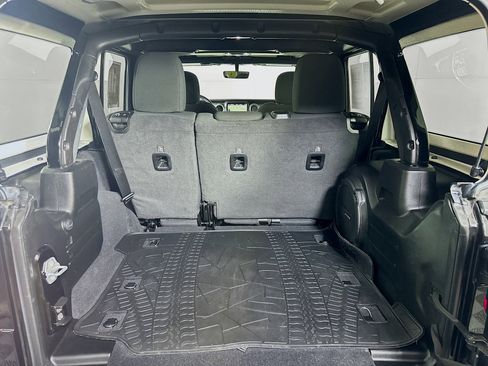 Used 2021 Jeep Wrangler Unlimited Sahara AWD/4WD image 27
