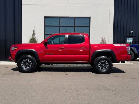 Used 2023 Toyota Tacoma TRD Off-Road w/ Technology Package image 3