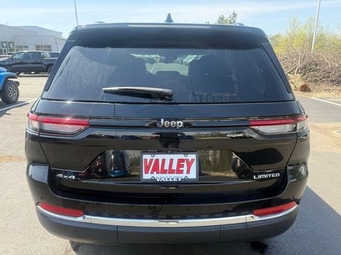 Used 2023 Jeep Grand Cherokee Limited AWD/4WD image 4