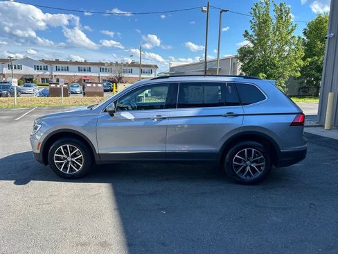 Used 2020 Volkswagen Tiguan SE w/ Panoramic Sunroof Package AWD/4WD image 8