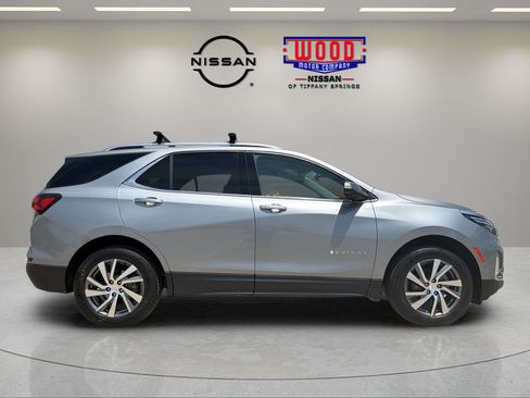 Used 2023 Chevrolet Equinox Premier AWD/4WD image 2