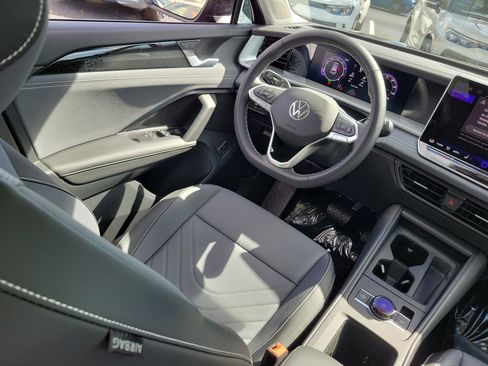 New 2026 Volkswagen Tiguan SE image 3