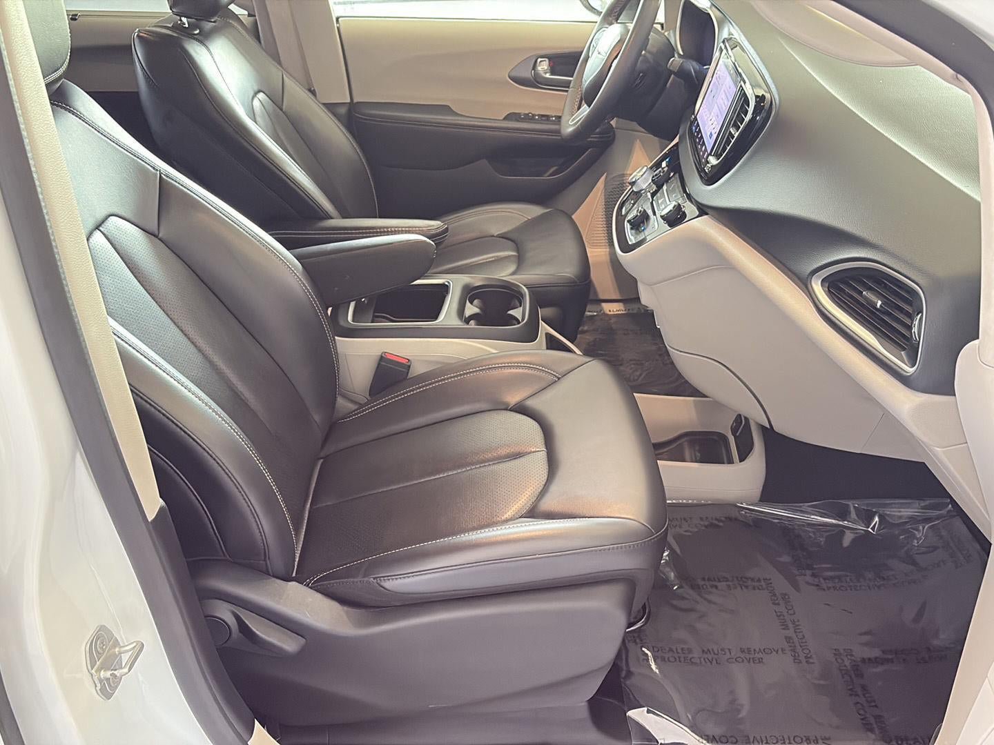Used 2023 Chrysler Pacifica Touring-L FWD image 11