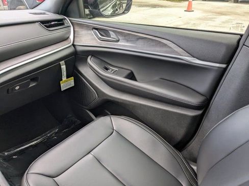 New 2026 Jeep Grand Cherokee L Limited w/ Limited Altitude Package image 19