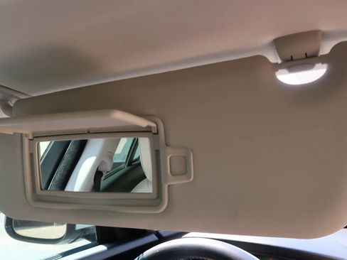 Used 2018 Jaguar XE image 36