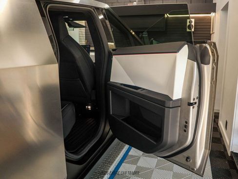 Used 2024 Tesla Cybertruck AWD Crew Cab image 23
