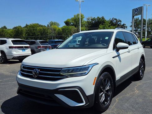 Certified 2023 Volkswagen Tiguan SE w/ Panoramic Sunroof Package FWD image 10