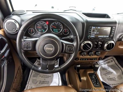 Used 2015 Jeep Wrangler Unlimited Sahara w/ Dual Top Group AWD/4WD image 17