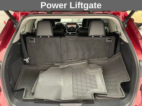 Used 2023 Toyota Highlander Limited image 16