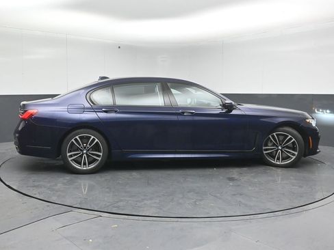 Used 2022 BMW 750i xDrive w/ Luxury Rear Seating Package image 8