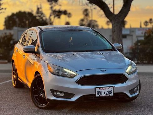 Used 2016 Ford Focus SE w/ Equipment Group 201A FWD image 1