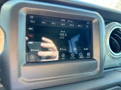 Used 2018 Jeep Wrangler Unlimited Sahara image 13