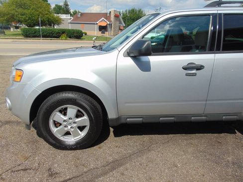Used 2011 Ford Escape XLT AWD/4WD image 13