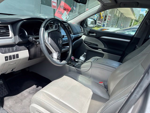 Used 2016 Toyota Highlander XLE FWD image 26