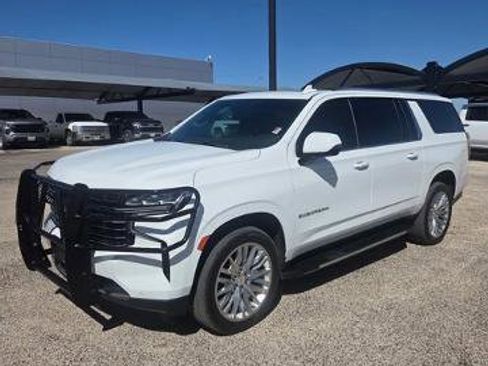 Used 2024 Chevrolet Suburban LT w/ Luxury Package image 1