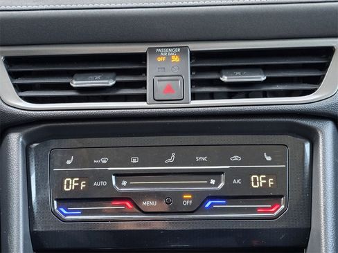 Used 2025 Volkswagen Taos SE image 16