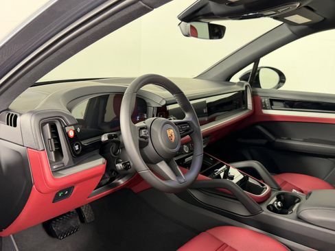 Certified 2026 Porsche Cayenne AWD/4WD image 4