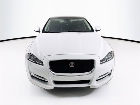 Used 2017 Jaguar XJ R-Sport image 2