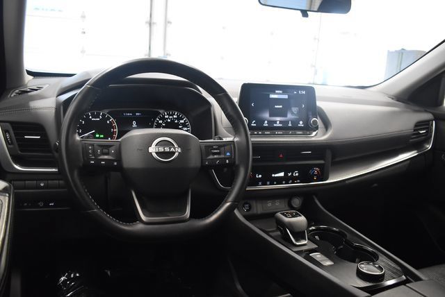 Used 2025 Nissan Rogue SV AWD/4WD image 23