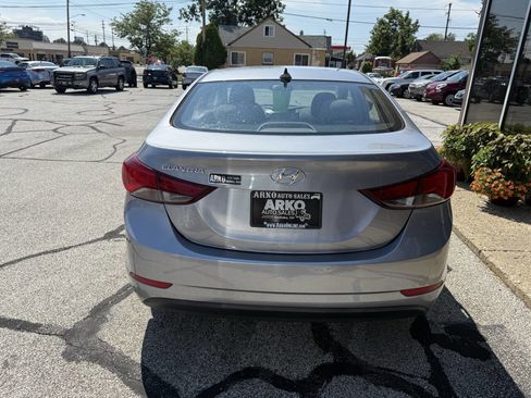 Used 2016 Hyundai Elantra SE image 8