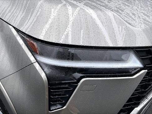 Used 2025 Lexus GX 550 w/ Accessory Package (2T) image 28