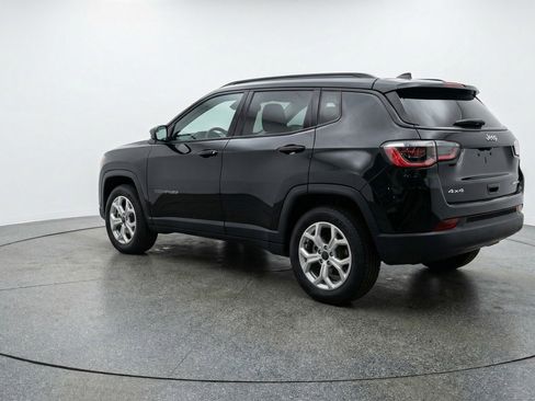 Used 2025 Jeep Compass Latitude image 6