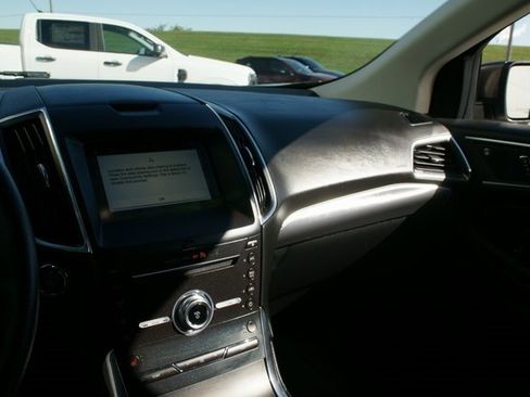 Used 2019 Ford Edge Titanium image 20