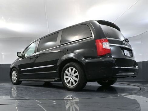 Used 2013 Chrysler Town & Country Touring image 45