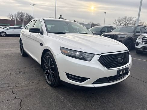 Used 2018 Ford Taurus SHO image 6