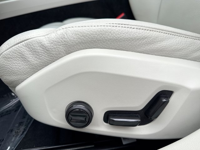 Certified 2025 Volvo S60 B5 Plus AWD/4WD image 17