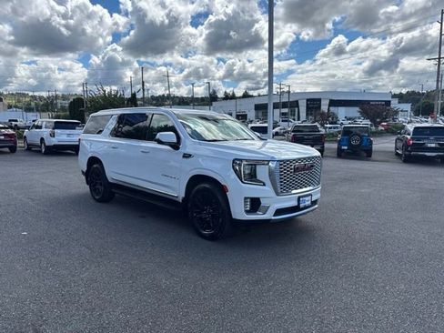 Used 2022 GMC Yukon XL Denali AWD/4WD image 7
