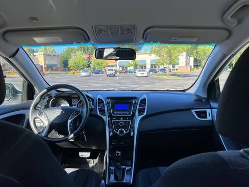 Used 2016 Hyundai Elantra GT FWD image 12