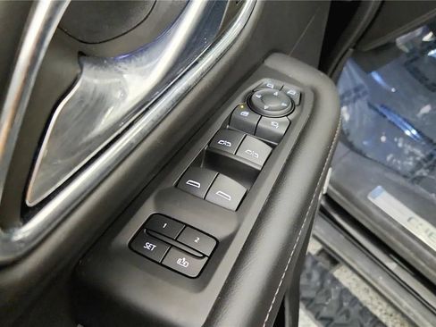 Used 2023 Chevrolet Tahoe Z71 w/ Luxury Package AWD/4WD image 35