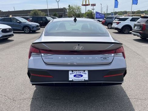 Used 2026 Hyundai Elantra Sport image 4