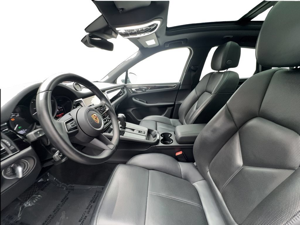 Used 2024 Porsche Macan AWD/4WD image 21