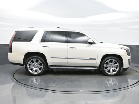 Used 2015 Cadillac Escalade Luxury image 7