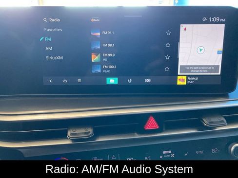 Used 2024 Kia Sorento S image 2