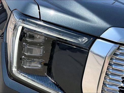Used 2021 GMC Yukon Denali w/ Denali Premium Package AWD/4WD image 37