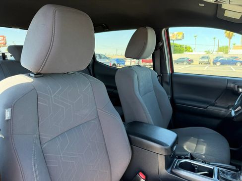 Used 2019 Toyota Tacoma TRD Sport w/ Technology Package AWD/4WD image 31