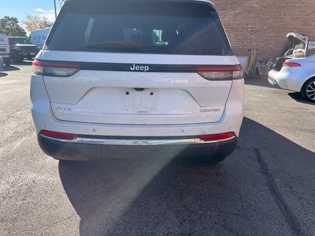 Used 2023 Jeep Grand Cherokee Limited AWD/4WD image 3